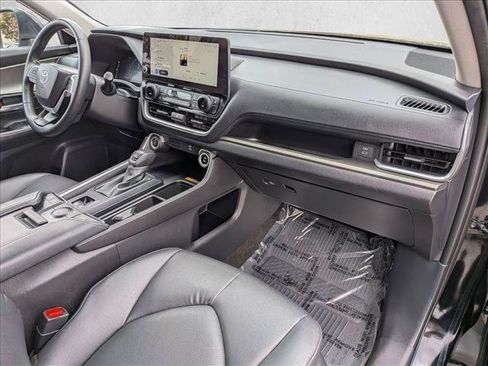 Used 2025 Toyota Grand Highlander FWD image 22