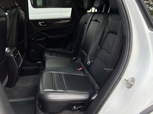 Used 2022 Porsche Cayenne image 23