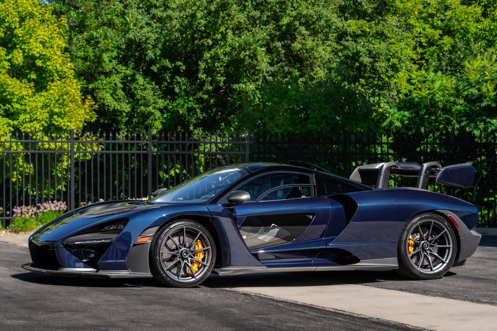 Used 2019 McLaren Senna RWD image 67