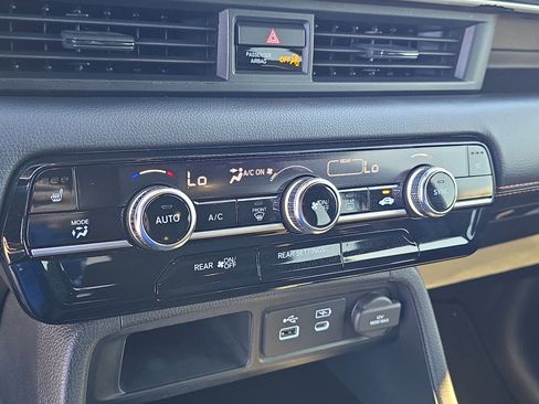 Used 2023 Honda Pilot Sport image 27