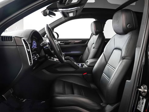 Used 2023 Porsche Cayenne image 5