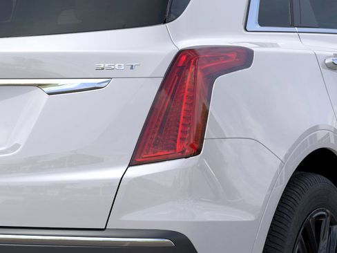 New 2025 Cadillac XT5 Luxury image 11