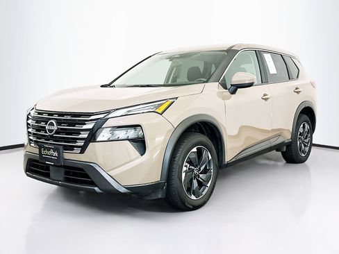 Used 2025 Nissan Rogue SV image 3
