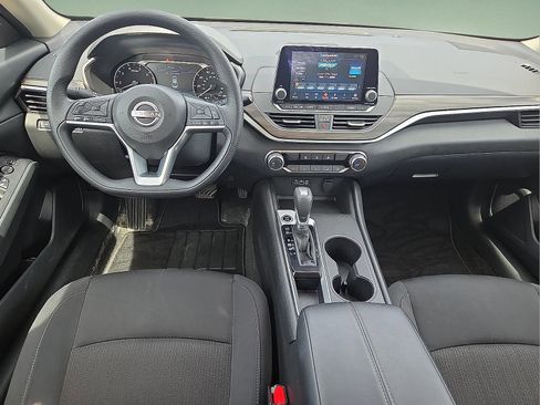 Used 2025 Nissan Altima 2.5 SV image 11