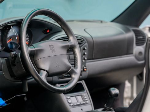 Used 1999 Porsche Boxster RWD image 11