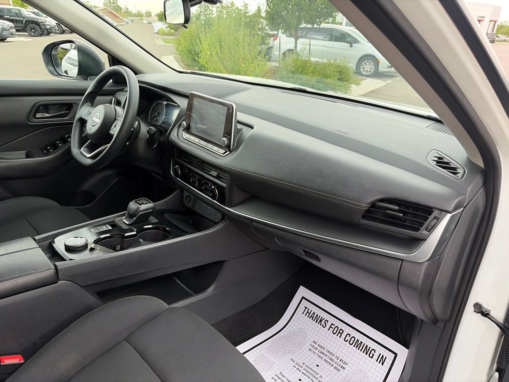 Used 2024 Nissan Rogue S AWD/4WD image 12