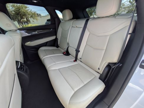 Used 2022 Cadillac XT5 Sportv w/ LPO, ONYX Package image 9