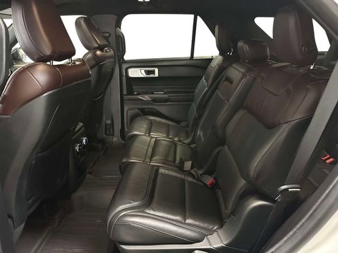 Used 2020 Ford Explorer Platinum w/ Premium Technology Package AWD/4WD image 19