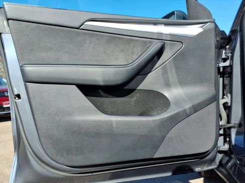 Used 2023 Tesla Model Y Long Range image 15