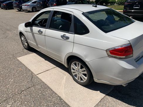 Used 2010 Ford Focus SEL FWD image 6