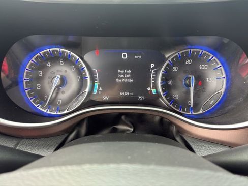 Used 2017 Chrysler Pacifica Touring-L Plus image 19