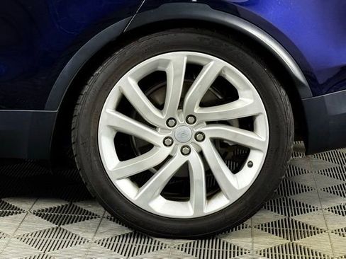 Certified 2019 Land Rover Discovery HSE Luxury image 12