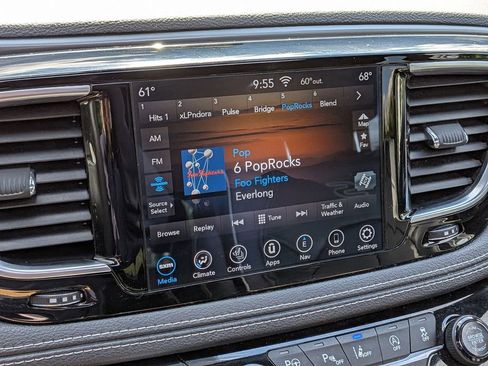 Used 2020 Chrysler Pacifica Limited w/ Advanced Safetytec Group FWD image 21