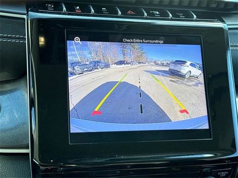 Used 2023 Jeep Grand Cherokee Laredo image 16