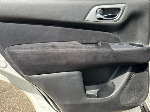 Used 2015 Nissan Pathfinder S AWD/4WD image 30