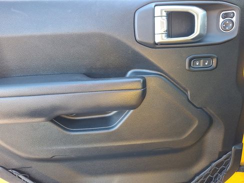 Used 2021 Jeep Wrangler Unlimited Willys image 13