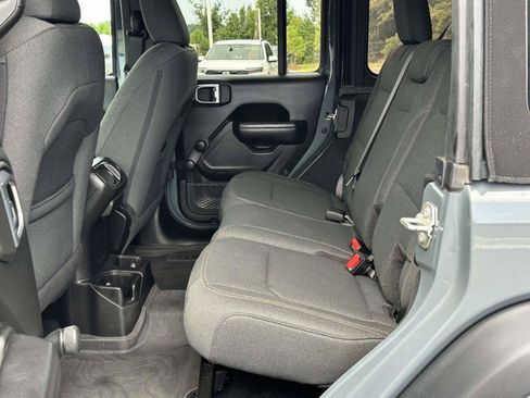 Used 2024 Jeep Wrangler Unlimited Sport AWD/4WD image 9