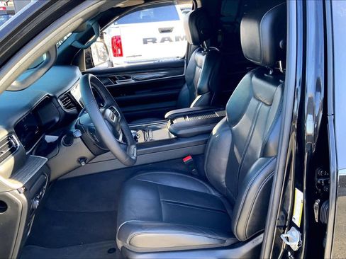 Used 2022 Jeep Wagoneer Series II image 7