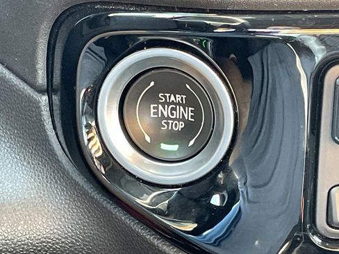 Used 2023 Chevrolet Silverado 1500 LT image 24