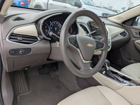 Used 2024 Chevrolet Malibu LT FWD image 2