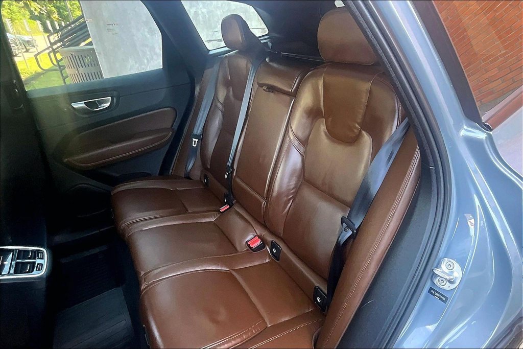 Used 2024 Volvo XC60 B5 Ultimate AWD/4WD image 35