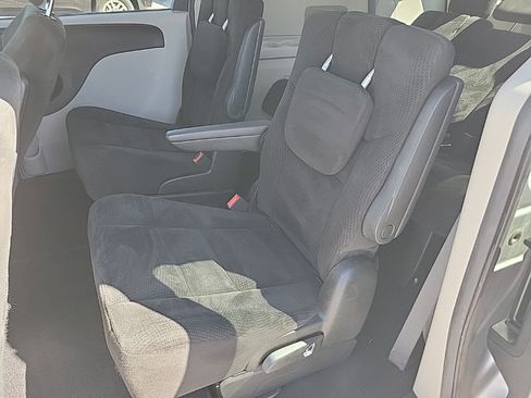 Used 2016 Dodge Grand Caravan SXT image 33