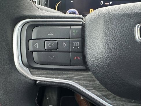 Used 2024 Jeep Wagoneer Series II w/ Flexible Seating Group image 18