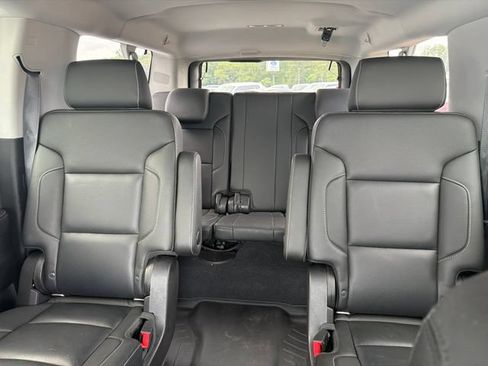 Used 2019 Chevrolet Suburban Premier RWD image 9