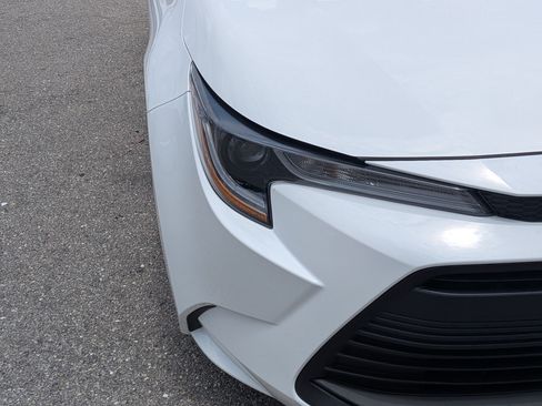 Used 2025 Toyota Corolla LE FWD image 10
