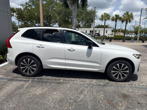 Used 2024 Volvo XC60 B5 Core AWD/4WD image 2