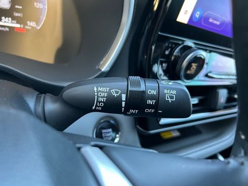 Used 2023 Toyota Highlander Limited image 22