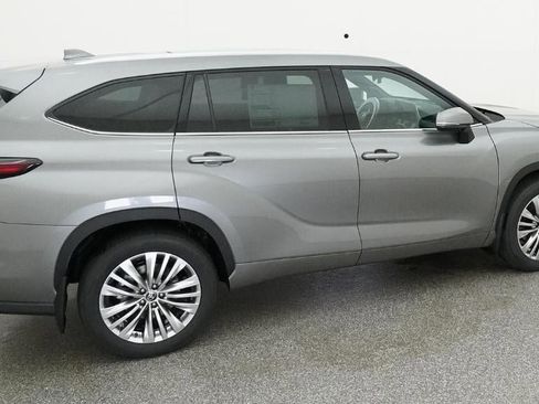 New 2026 Toyota Highlander Platinum AWD/4WD image 10