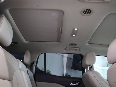 Used 2017 GMC Acadia Denali w/ Technology Package FWD image 15