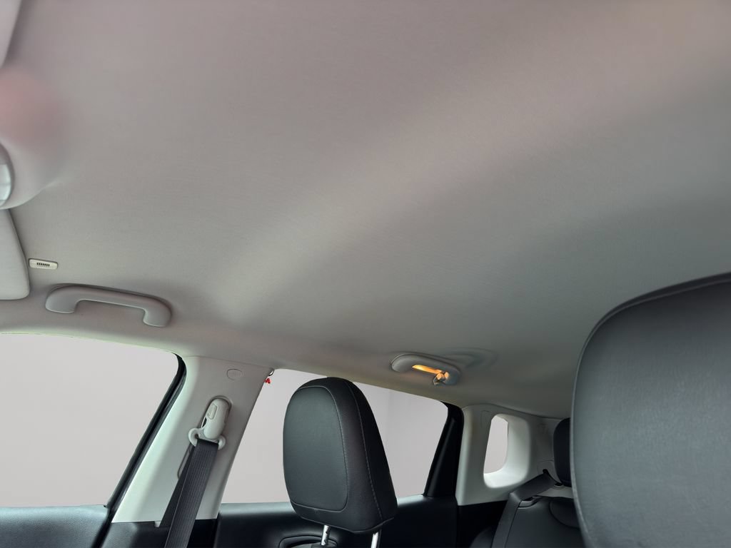 Used 2019 Jeep Compass Latitude AWD/4WD image 5