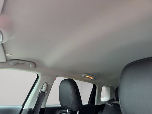 Used 2019 Jeep Compass Latitude AWD/4WD image 5