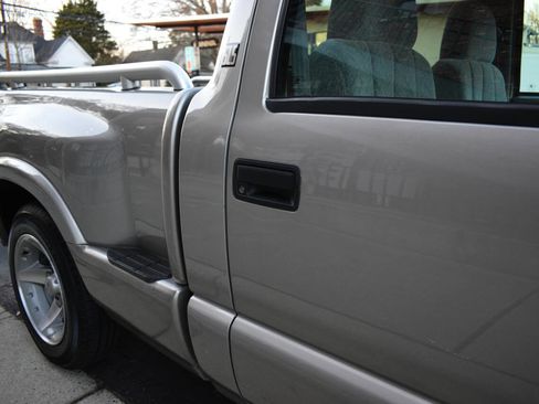 Used 2001 GMC Sonoma SLS w/ Hot Looks Pkg image 28