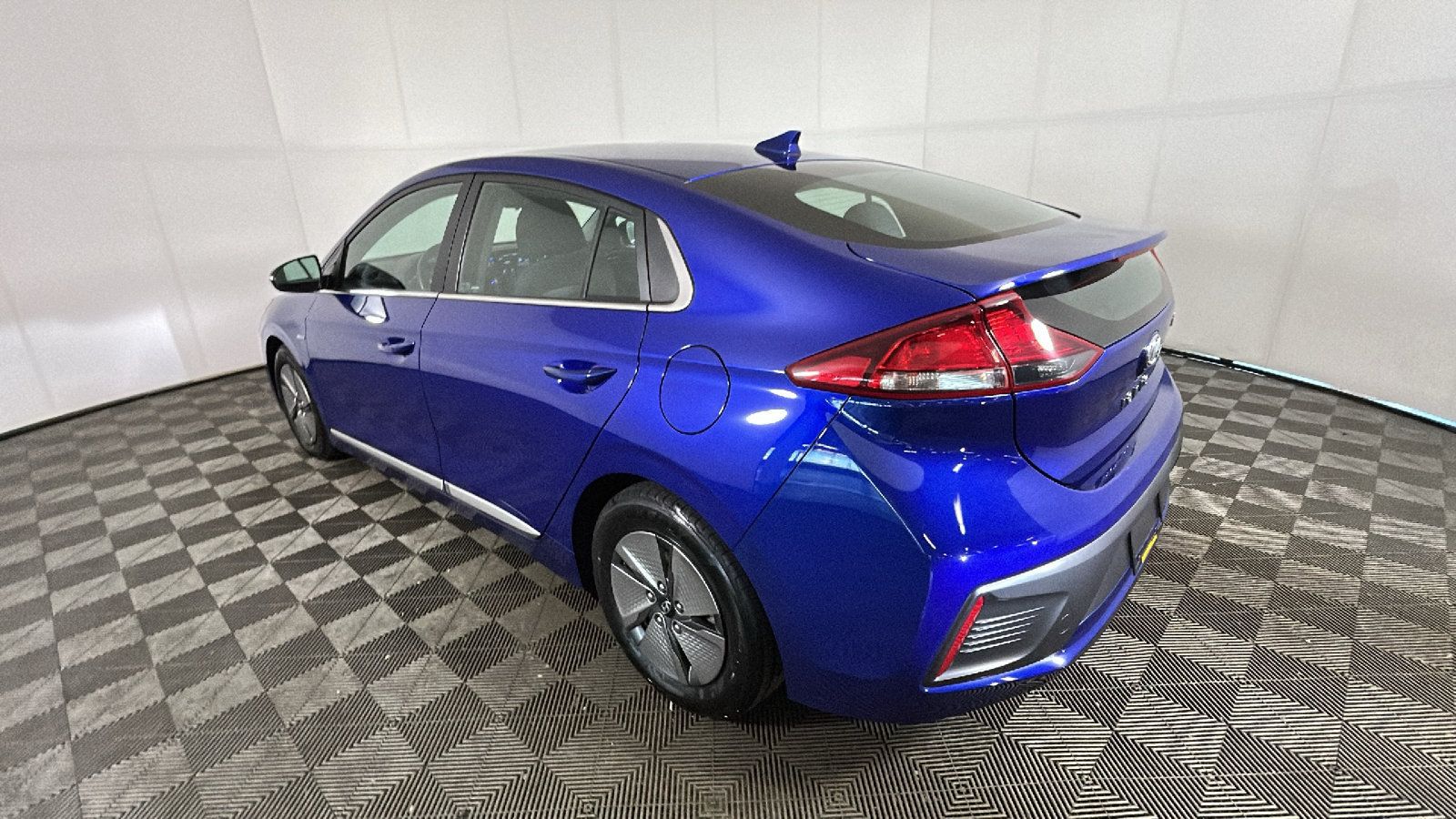 Used 2020 Hyundai Ioniq SE FWD image 5