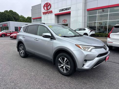 Used 2018 Toyota RAV4 XLE AWD/4WD image 1