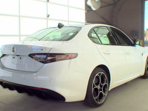 Used 2024 Alfa Romeo Giulia Veloce AWD/4WD image 4