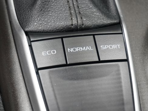 Used 2022 Toyota Camry LE image 21