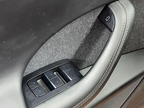 Used 2022 Tesla Model X image 17