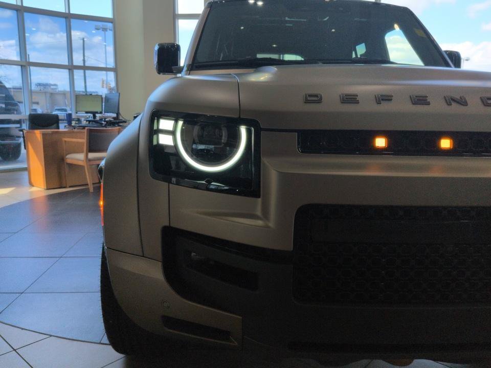New 2026 Land Rover Defender 110 AWD/4WD image 22