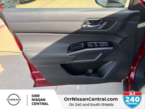 New 2026 Nissan Pathfinder SL FWD image 12