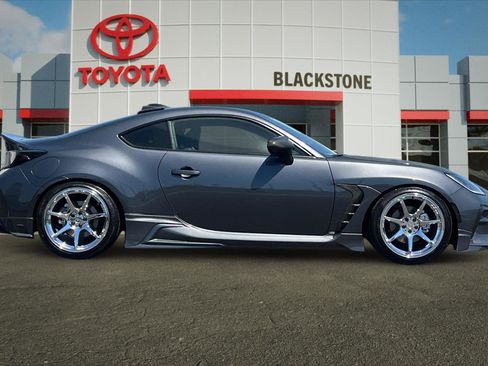 Used 2025 Toyota GR86 Premium w/ ALL Weather Mat Package (TMS) RWD image 2