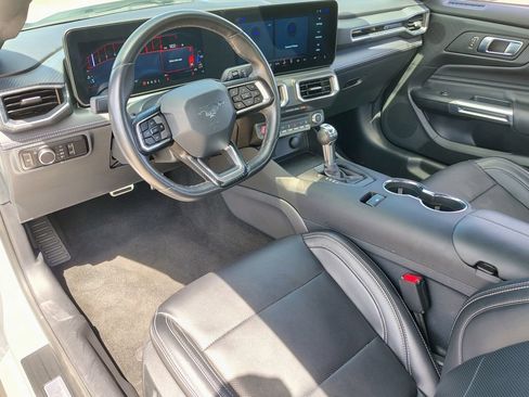 Used 2025 Ford Mustang Premium RWD image 18