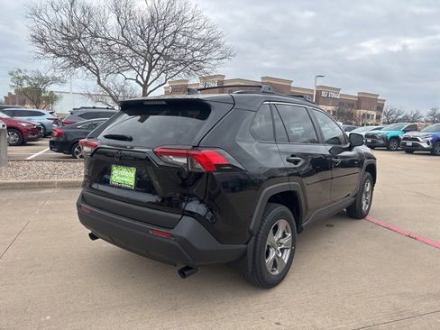 Used 2025 Toyota RAV4 XLE w/ Convenience Package image 5