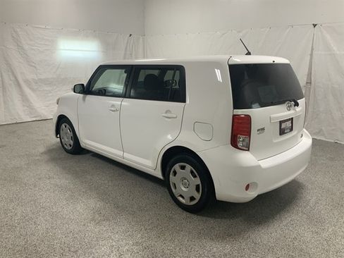 Used 2011 Scion xB FWD image 7
