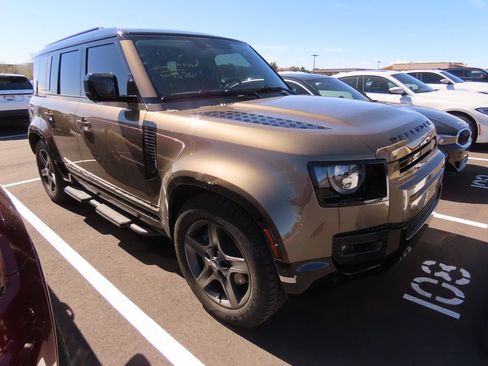 Used 2025 Land Rover Defender 110 X-Dynamic SE image 2