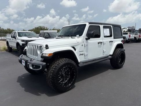 Used 2022 Jeep Wrangler Unlimited Sahara AWD/4WD image 3