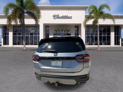 Used 2023 Honda Pilot Touring image 13